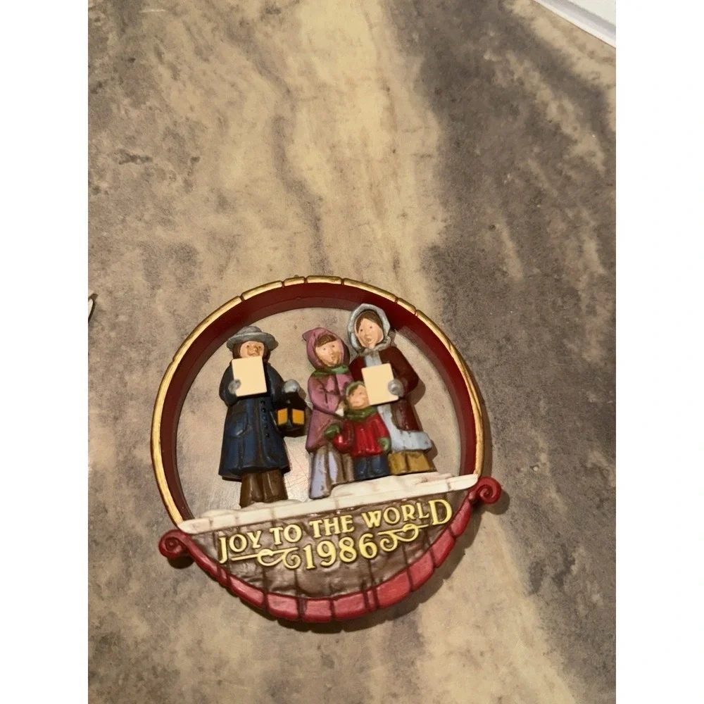 Hallmark Keepsake Ornament Joyful Carolers Handcrafted Joy to the World 1986 Vtg